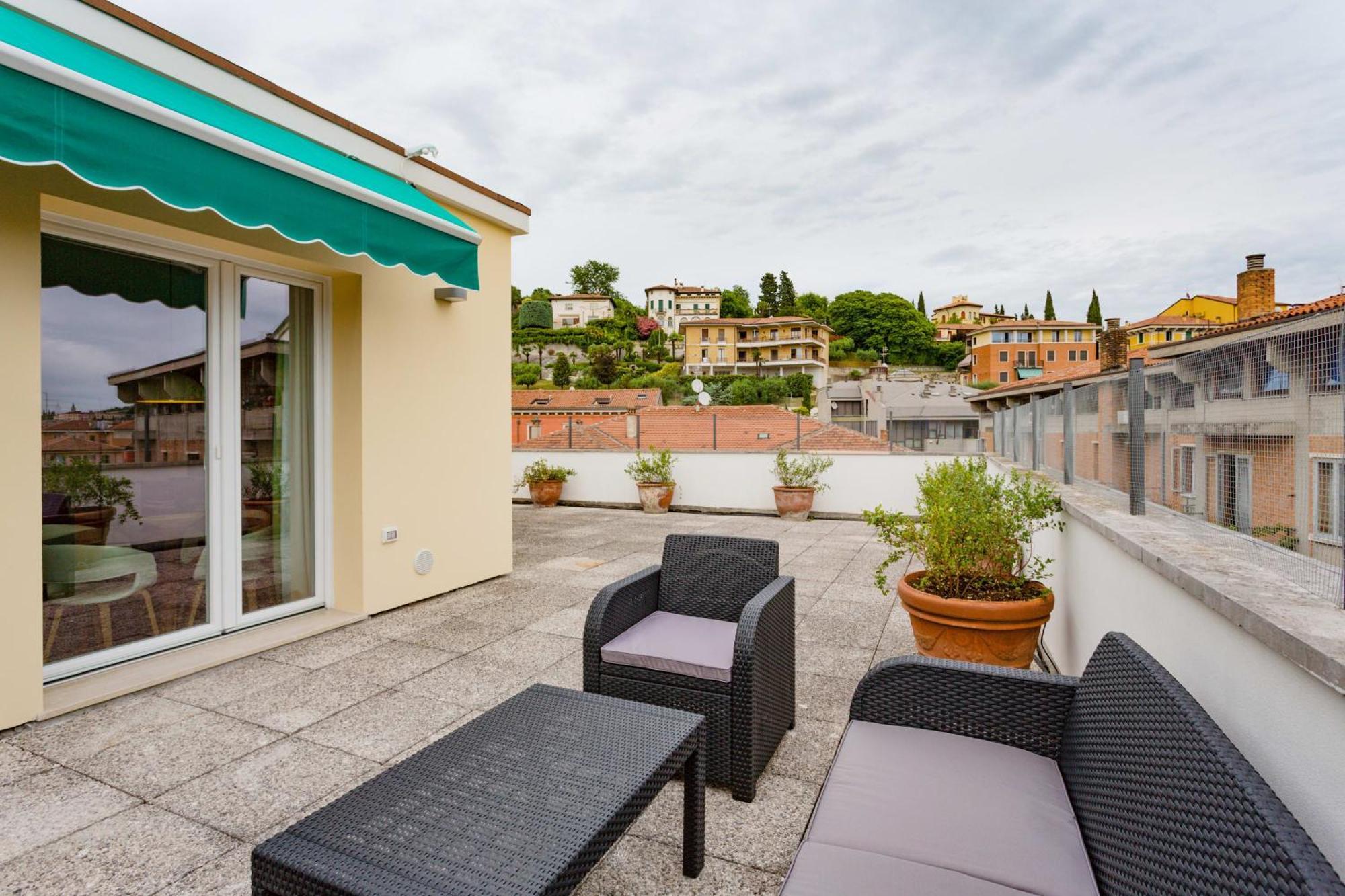 Апартаменти Amazing Flat With Big Terrace And Private Car Park Верона Екстер'єр фото